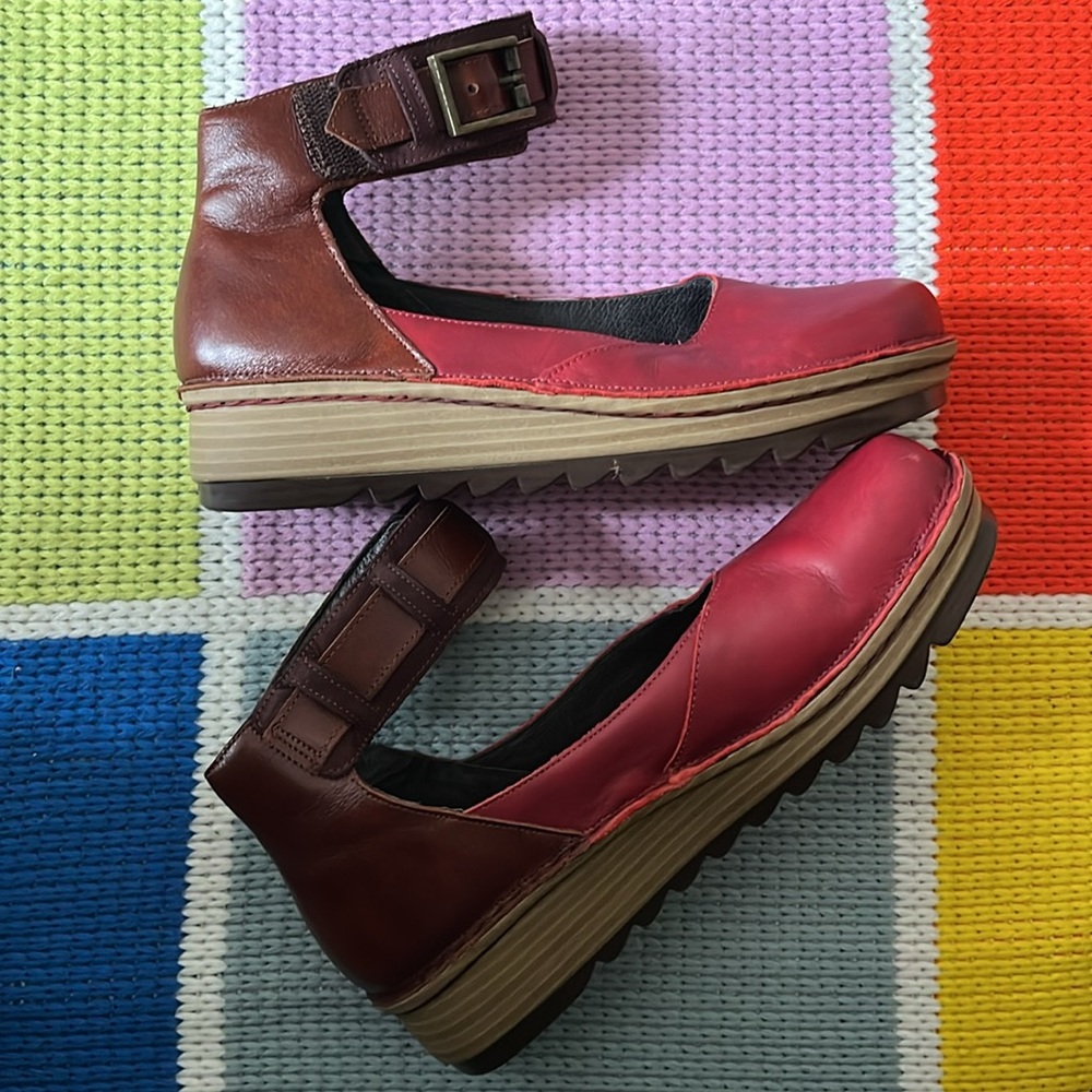 Naot Womens Sycamore Flats red‎ leather ankle strap size 38